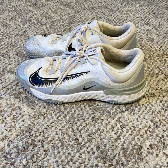 Nike Alpha Huarache Elite Men’s turfs size 9. Great condition used condition. - Picture 3 of 6